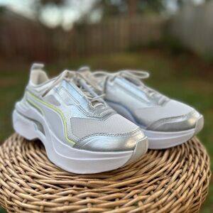 Puma Kosmo Rider Metallic Silver and White Sneakers Women’s Size 7